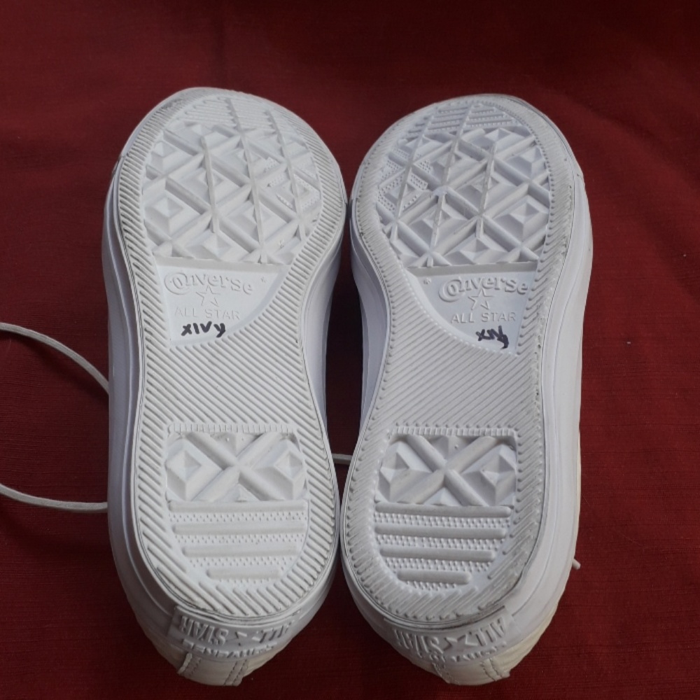 Vintage Converse Ivory on White Peppled Canvas Sneakers - Picture 6 of 8